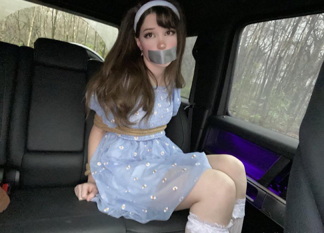 deleting in 10 hours, but whoever likes &amp; says hi, i’ll send a nudie in dm 🖤