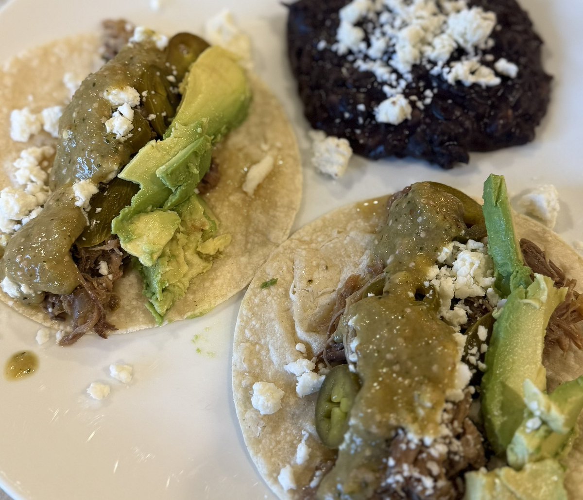 TheNotoriousEEG's tweet photo. Pork 🐷 carnitas tacos - with a homemade tomatillo salsa 🥑 🌶️
#EatingAtHome #Yum https://t.co/dq5B3cpimc