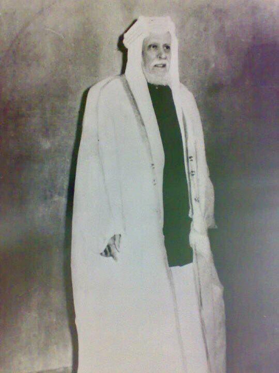 في مثل هذا اليوم الموافق ١٣٨٦/٩/٢٤ توفى سيادة ﺍﻟﺸﺮﻳﻒ ﻫﺰﺍﻉ ﺑﻦ عبدالله ﺑﻦ ﻣﺤﻤﺪ ﺑﻦ ﺷﺎﻛﺮ العبدلي قائم ﻣﻘﺎﻡ العاصمة المقدسة  عليه رحمة الله ورضوانه