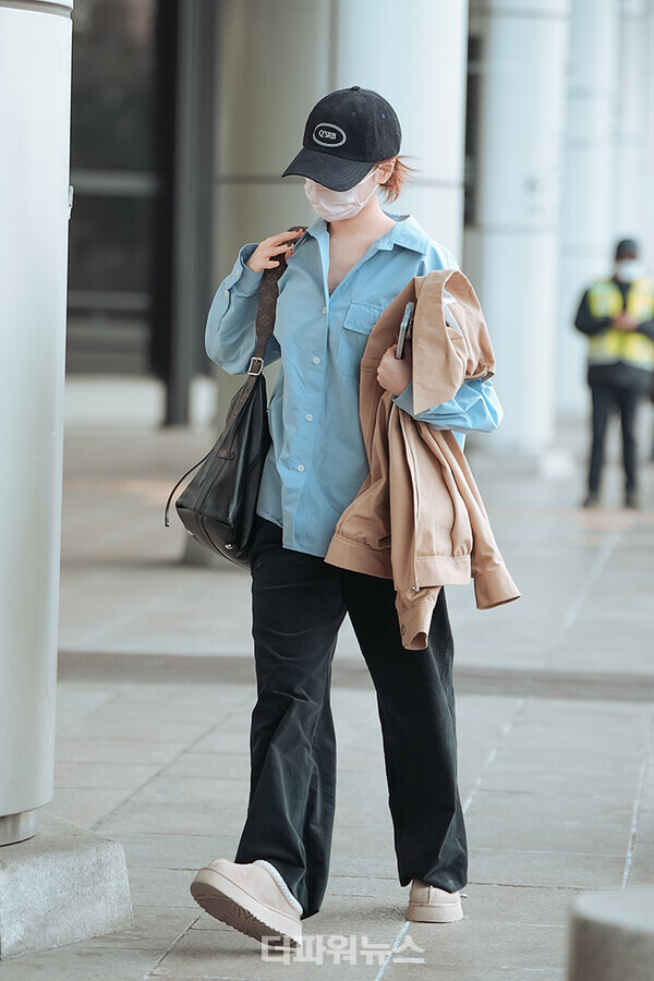 [PHOTOS] 250324  

LE SSERAFIM Gimpo Airport Departure - Chaewon

#LE_SSERAFIM #KIMCHAEWON #김채원