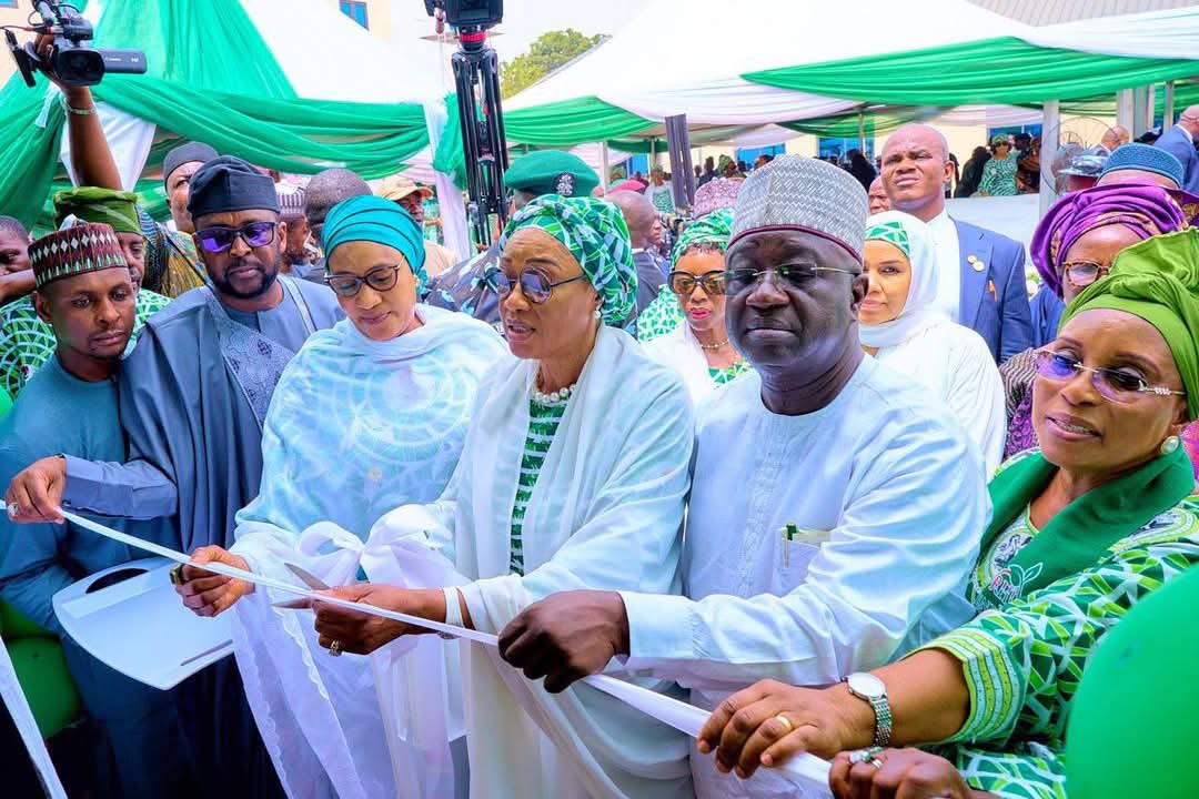 ossap_sdgs's tweet image. Yesterday, @ossap_sdgs &amp;amp;welcomed Her Excellency, @SenRemiTinubu, CON, to officially commission the Nana Berry Orphanage Home in New Karu, Nasarawa State.  

#OSSAPSDGs #Agenda2030 #leavenoOneBehind #renewedhope