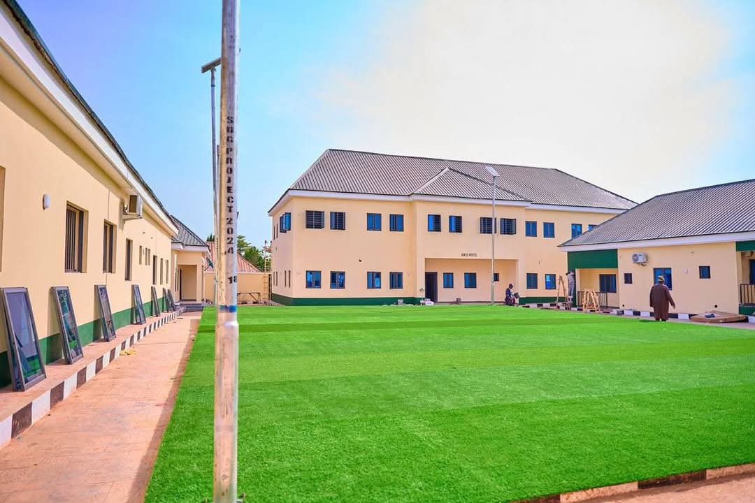 ossap_sdgs's tweet image. Yesterday, @ossap_sdgs &amp;amp;welcomed Her Excellency, @SenRemiTinubu, CON, to officially commission the Nana Berry Orphanage Home in New Karu, Nasarawa State.  

#OSSAPSDGs #Agenda2030 #leavenoOneBehind #renewedhope