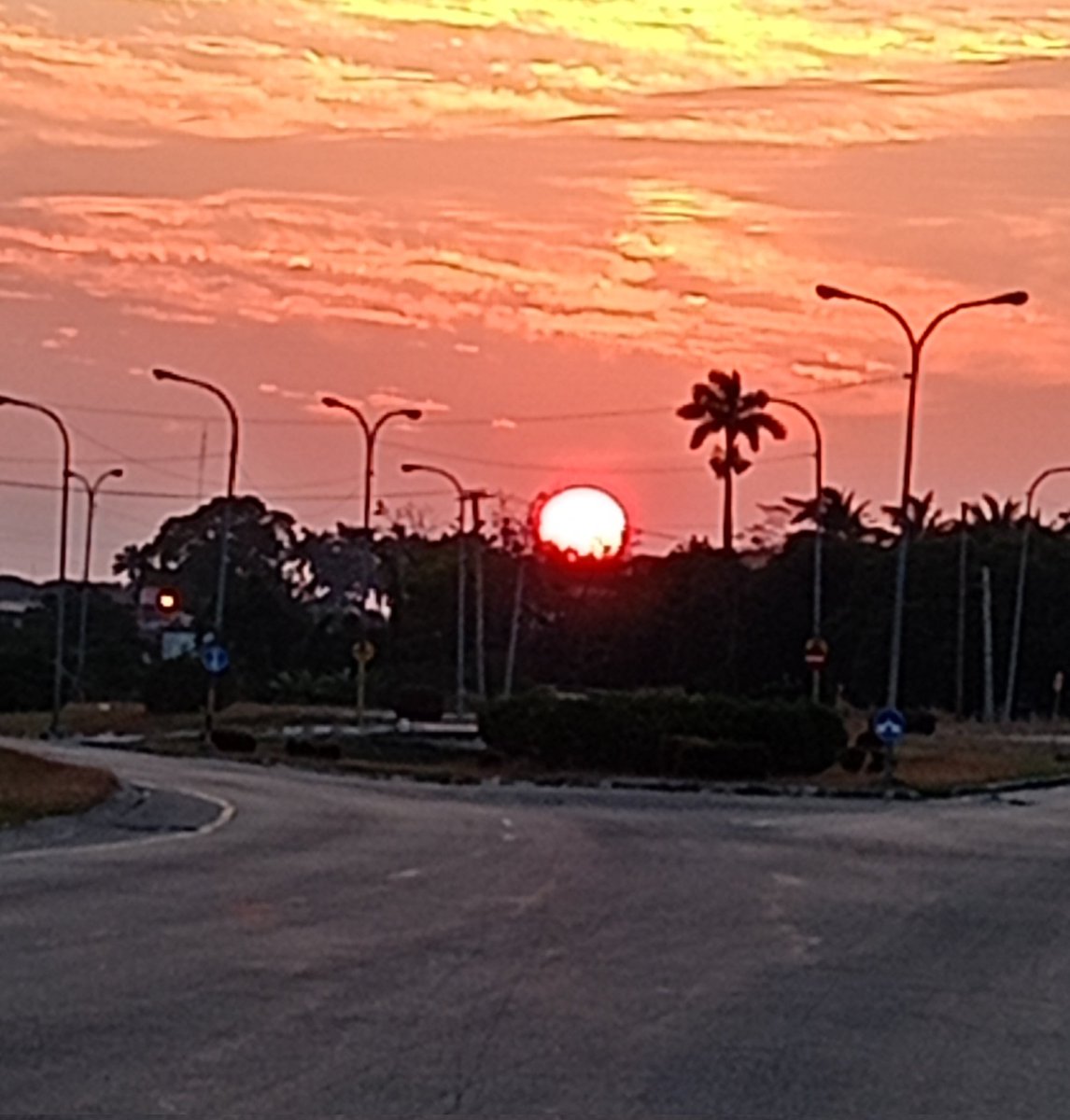 GHNordelo5's tweet photo. Así se ve el sol ahora mismo en La Fortuna (Calle 100). #Cuba #CDRCuba #UnidosXCuba https://t.co/CzoHXTaYhQ