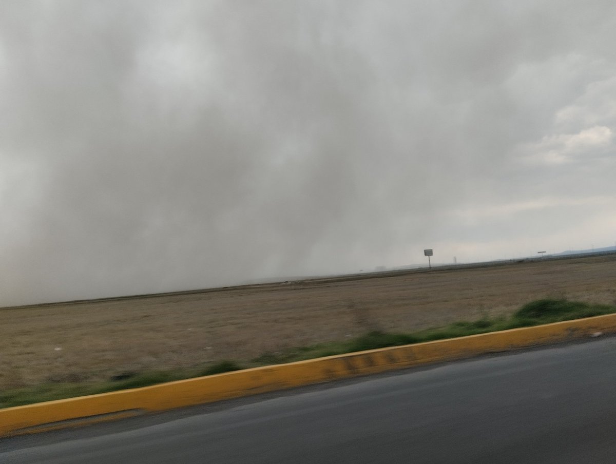 CisnerosMex's tweet image. No es lluvia, no son nubes, es una terrible tormenta de tierra que sufre el #AIFA  con frecuencia, no soy ing aeroespacial, pero creeeo que no es bueno para las turbinas de los aviones