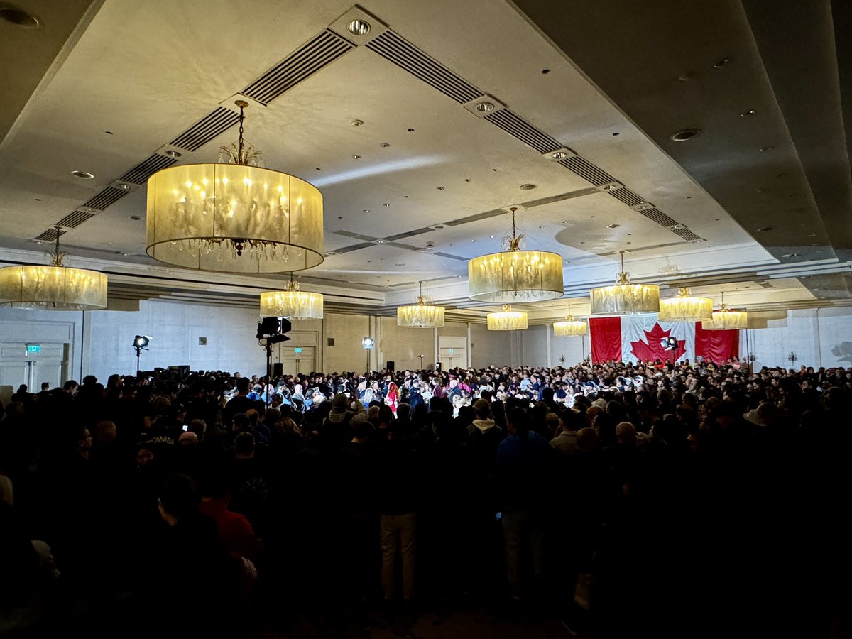 Downtown Toronto. An absolutely jammed ballroom. Too many people, not enough space. 

Biggest rally I’ve ever seen for a Conservative in Toronto. 

Proud Canadians. All walks of life. People are hopeful. Optimistic. And joyful.

And they are here for Pierre. 

Change is coming!!