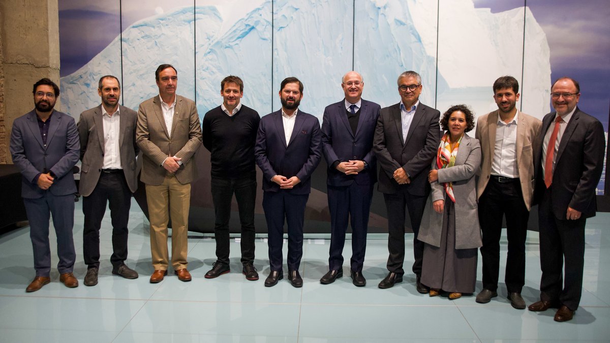 Agradezco al presidente <a href="/GabrielBoric/">Gabriel Boric Font</a>, ministro <a href="/mariomarcelc/">Mario Marcel Cullell</a>, gobernador <a href="/jorgeflies/">Jorge Flies</a> y al pueblo de Chile por su hospitalidad al recibirnos como país anfitrión de las Reuniones Anuales de Gobernadores de <a href="/el_BID/">Banco Interamericano de Desarrollo</a> y <a href="/BIDInvest/">BID Invest - IDB Invest</a>. Desde Punta Arenas hasta Santiago, tenemos una agenda