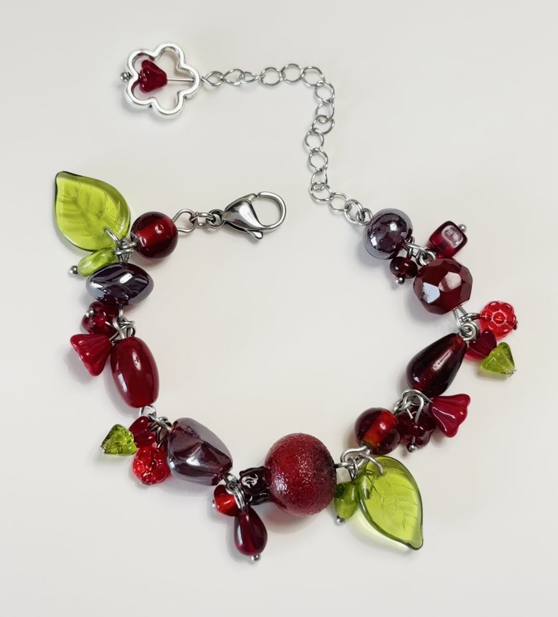 braceletladyy's tweet image. why is there no pomegranate emoji