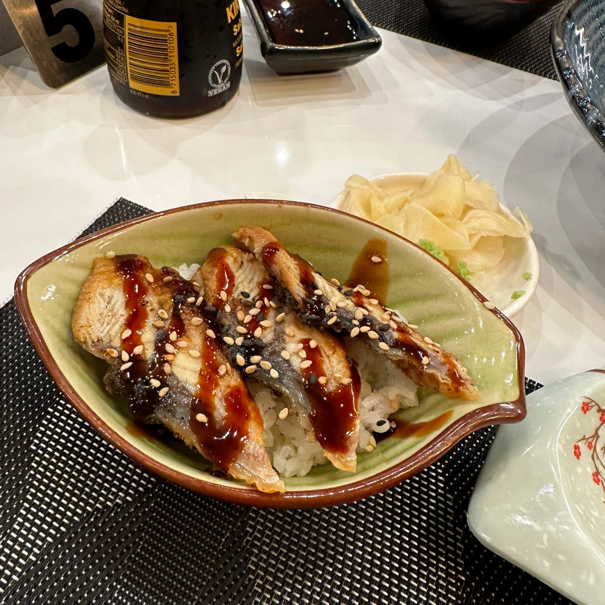 Eating out so my kitchen can stay clean. 😆🍽️