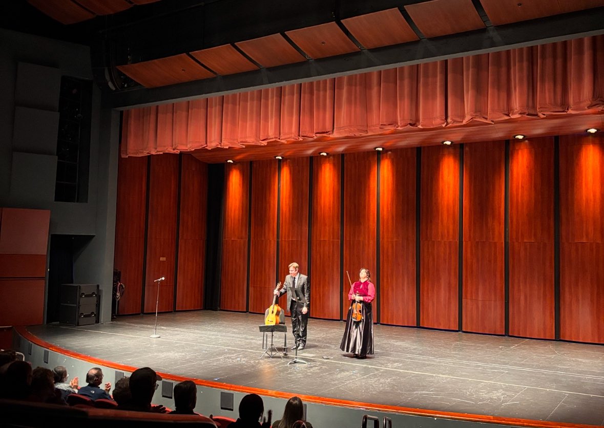 Jason Vieaux (@jasonvieaux) on Twitter photo We landed ๐ฌ in #PHL, Iโll teach <a href="/curtisinstitute/">Curtis Institute of Music</a> couple days, & we finish up #CurtisOnTour in Field Hall Tue, & Wed @92Y ๐๐#Paganini #Piazzolla #Falla
#ClassicalGuitar #classicalmusic #guitar
#liveperformance #chambermusic #liveconcerts @artistworksinc @augustinestrings We landed ๐ฌ in #PHL, Iโll teach <a href="/curtisinstitute/">Curtis Institute of Music</a> couple days, & we finish up #CurtisOnTour in Field Hall Tue, & Wed @92Y ๐๐#Paganini #Piazzolla #Falla
#ClassicalGuitar #classicalmusic #guitar
#liveperformance #chambermusic #liveconcerts @artistworksinc @augustinestrings