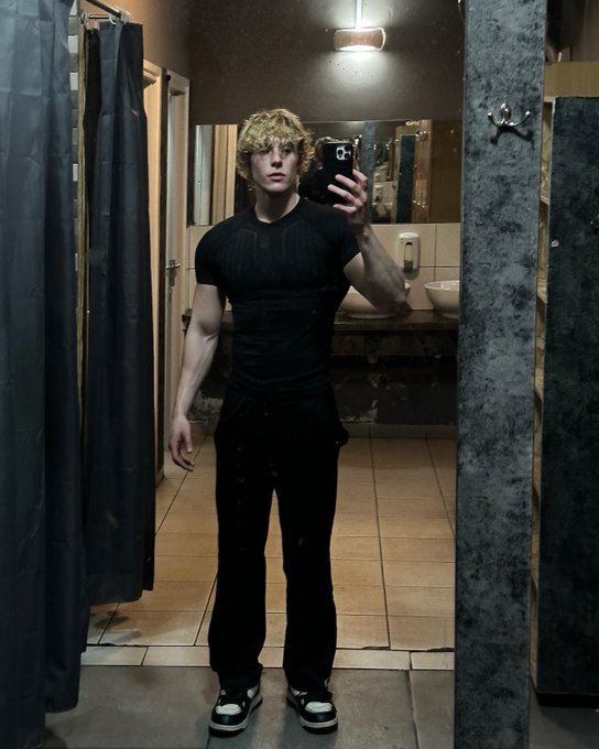 Watch ANGELICBOY's leaked NSFW photo on TwXstars