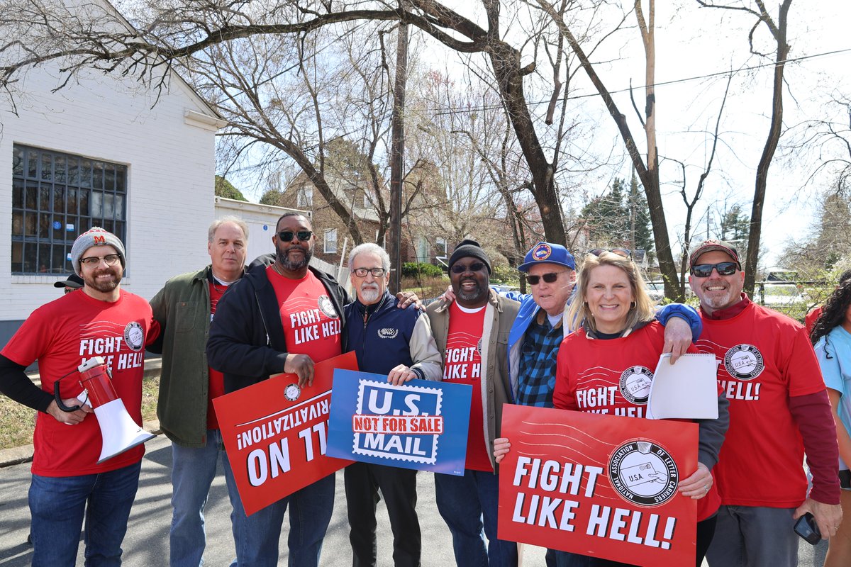 NALC_National's tweet image. #Solidarity with our fellow postal workers! Every day, we work together to serve our communities. Now, we stand united to make our message loud and clear: #HELLNO to dismantling USPS! Thanks, @APWUnational President Mark Dimondstein, for rallying with us in Silver Spring, MD!