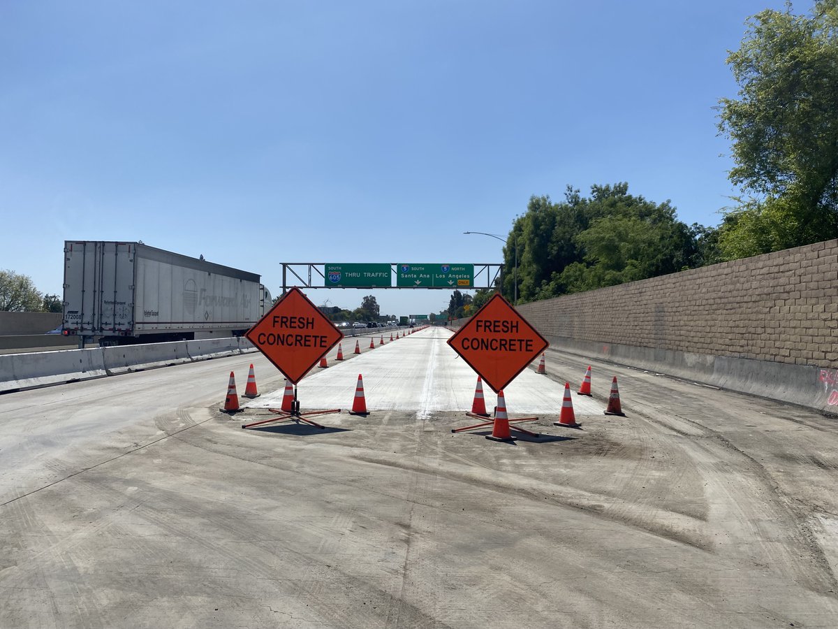 Caltrans District 7 (@caltransdist7) on Twitter photo 🚧Super 605🚧
Photos: Progress from yesterday morning through today as workers complete layers of new concrete freeway lanes. Southbound I-605 is reduced to two open lanes from Telegraph Rd to I-5 until 11PM tonight, Sunday 3/23. Then all lanes will close unitl 5AM Monday 3/24. 🚧Super 605🚧
Photos: Progress from yesterday morning through today as workers complete layers of new concrete freeway lanes. Southbound I-605 is reduced to two open lanes from Telegraph Rd to I-5 until 11PM tonight, Sunday 3/23. Then all lanes will close unitl 5AM Monday 3/24.