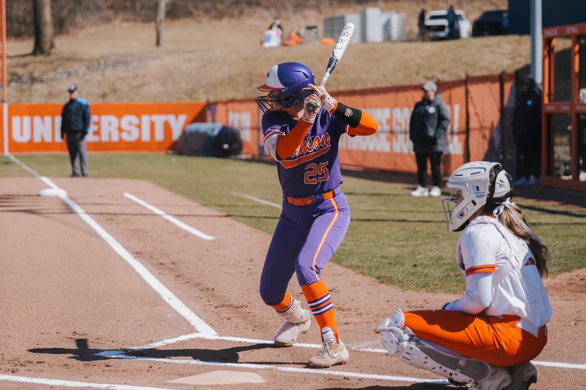 clemsonsoftball's tweet image. TIGERS WIN! TIGERS WIN!!

Clemson secures the 15-0 run-rule victory to sweep the series at Syracuse. Alex Brown finishes 10-for-10 at the plate on the weekend and Reese Basinger gets the 1-hit win with six strikeouts and no walks