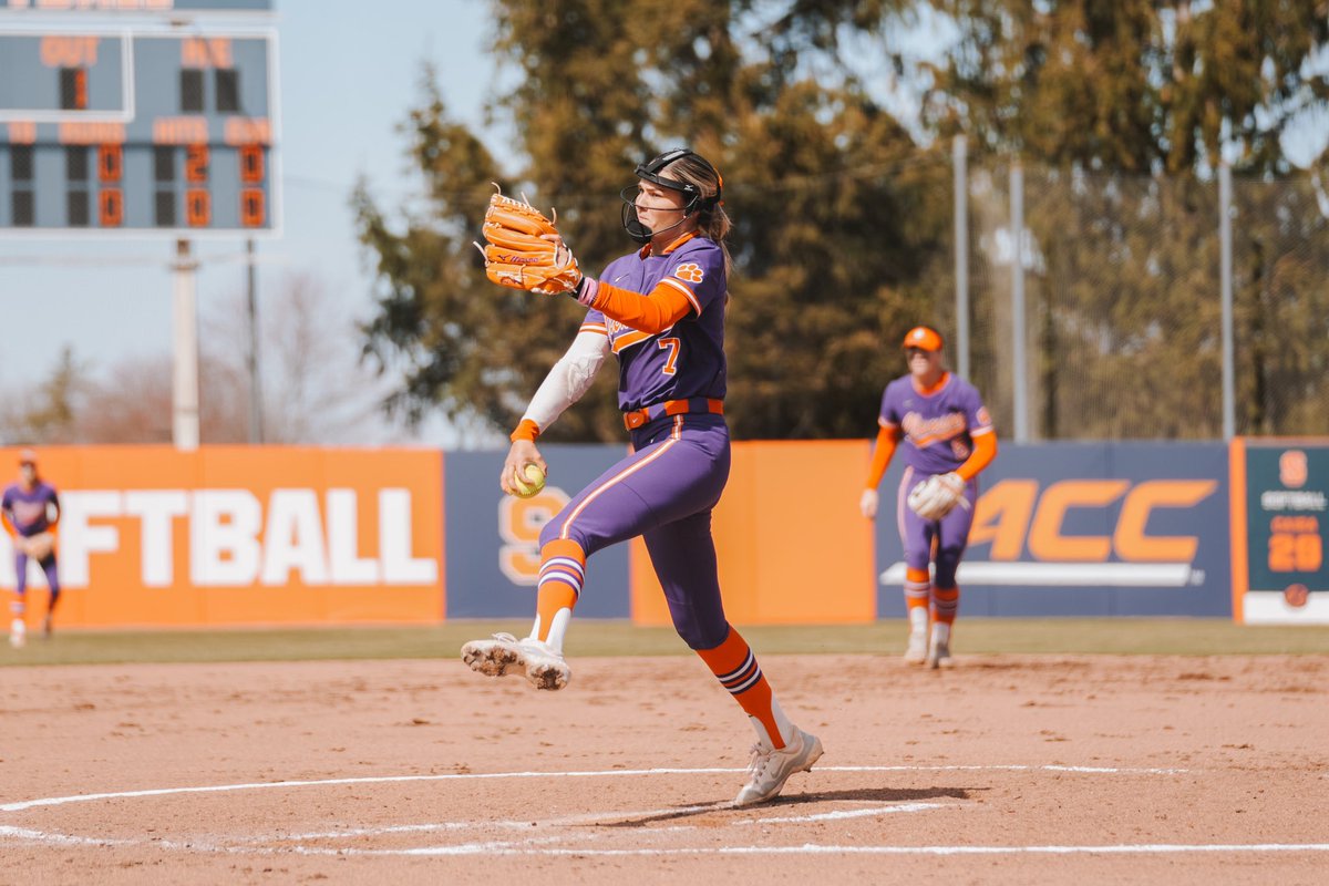 clemsonsoftball's tweet image. TIGERS WIN! TIGERS WIN!!

Clemson secures the 15-0 run-rule victory to sweep the series at Syracuse. Alex Brown finishes 10-for-10 at the plate on the weekend and Reese Basinger gets the 1-hit win with six strikeouts and no walks