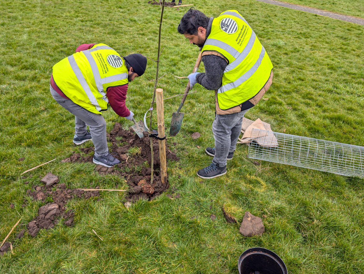 AMYANewcastle's tweet photo. This weekend, AMYA members volunteered during the holy month of Ramadan, joining forces with the Northumberland Wildlife Trust for a meaningful tree-planting initiative! 
@NorthWildlife https://t.co/WLOVUjKR2C