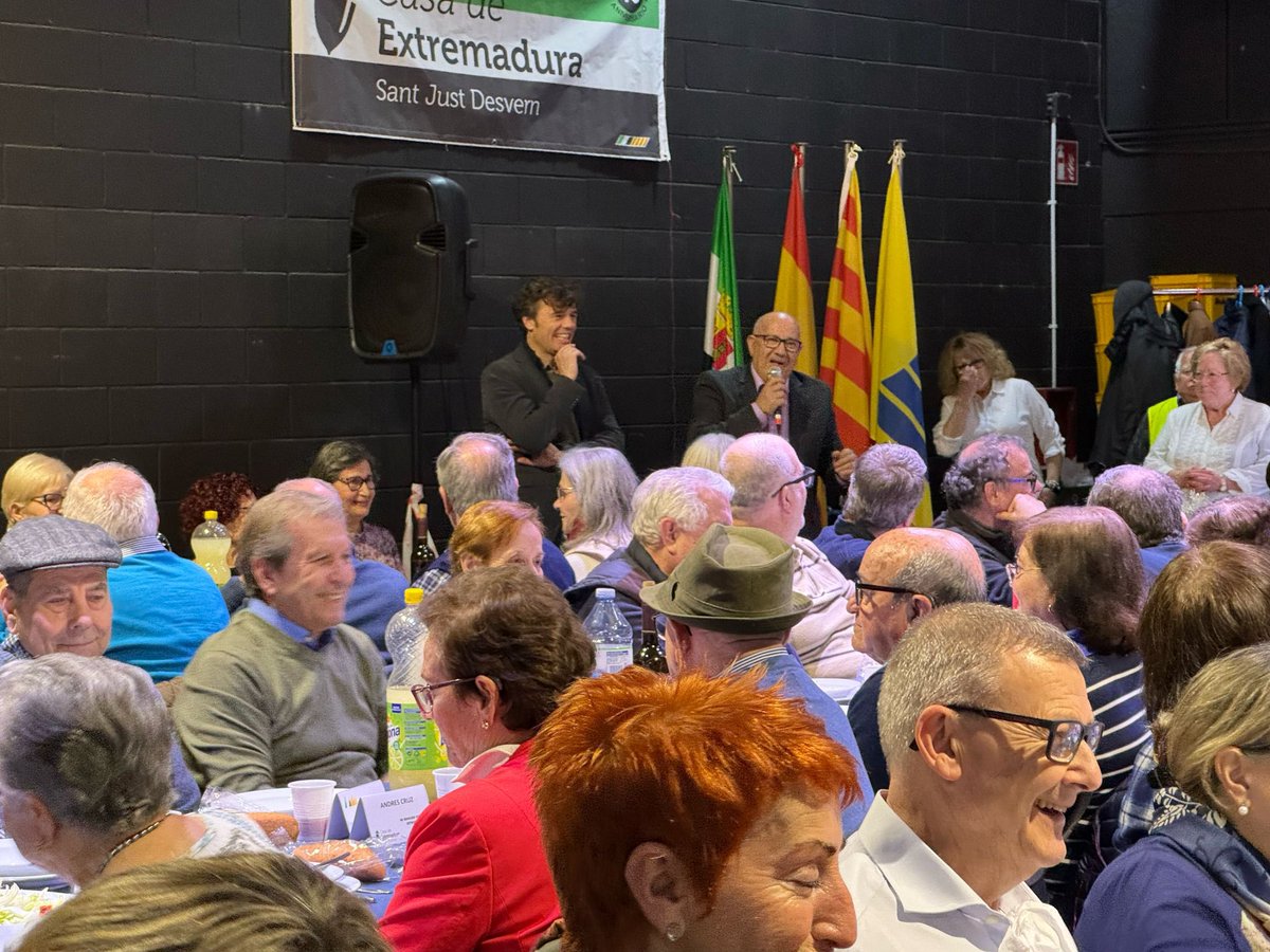 Gràcies a la Casa d'Extremadura per les seves 40 migues, superbones! Gràcies per nomenar <a href="/ginapol/">Gina Pol Borràs</a> com,
a socia d’honor! 
<a href="/joanbasaganyas/">Joan Basagañas</a> <a href="/GonzalQuima/">Quima Giménez Gonzàl</a> <a href="/dolorsleyva/">dolors.leyva</a>