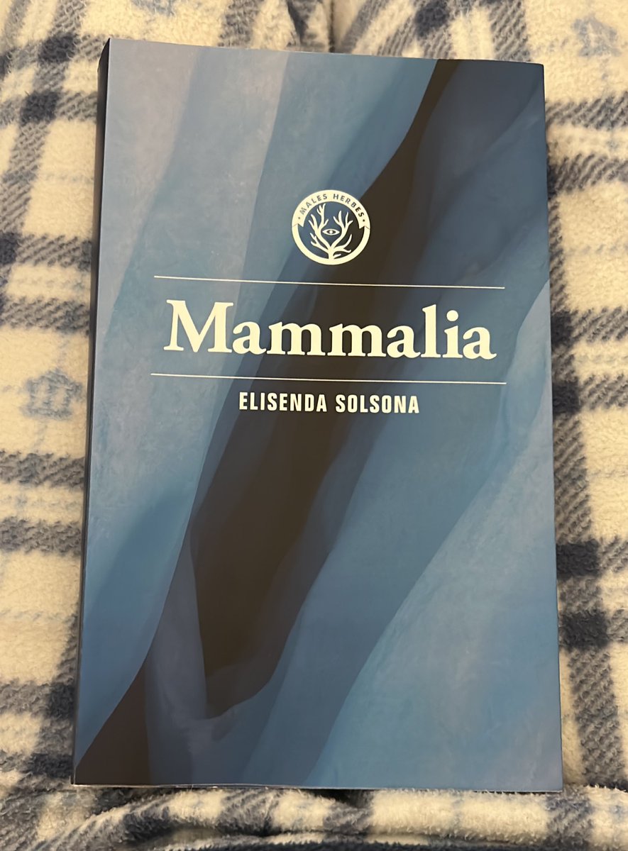 'El vapor tebi que emetien les roques.
La sensació de ser a casa.
L'abraçada, el confort pressionant el ventre ben endins'
🙌🙌🙌
La maternitat pot ser ciència-ficció!
📘MAMMALIA
✍️<a href="/elisendasolsona/">elisenda solsona</a> 
📚<a href="/LesMalesHerbes/">Editorial Males Herbes</a>