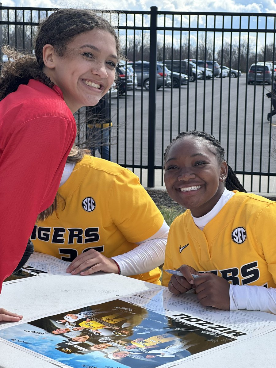 Dreams, Inspiration, and Hard Work 💛🖤 keep working baby girl and you will be there 🥎💖