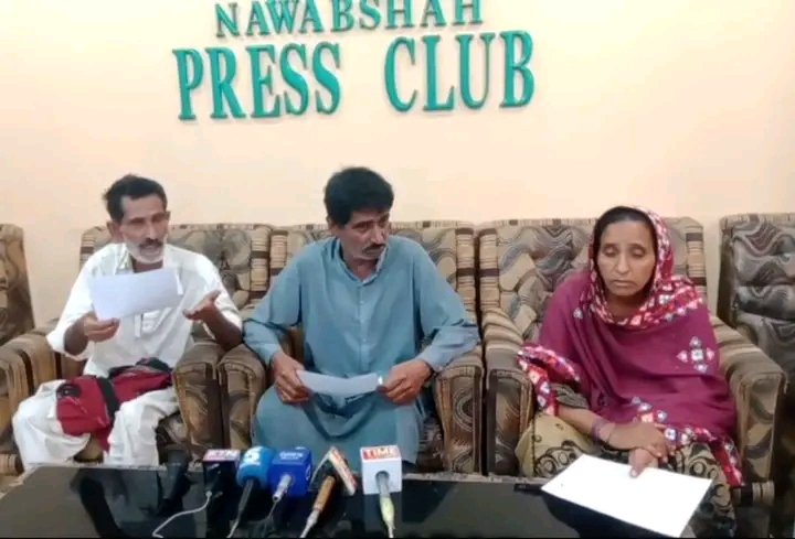 شہید بینظیر آباد (محمد نواز رند پریس رپورٹر 32662 ) تعلقہ قاضی احمد گوٹھ فقیر محمد زرداری کا رہاٸشی غیبی خان زرداری نے نواب شاہ پریس کلب میں پریس کانفرنس کرتے ہوۓ کہا کہ  مجھ سمیت میرے دو بیٹوں محمد رفیق زرداری اور فاروق زرداری پر غلام عباس کے قتل کا مقدمہ قاضی احمد تھانے پر