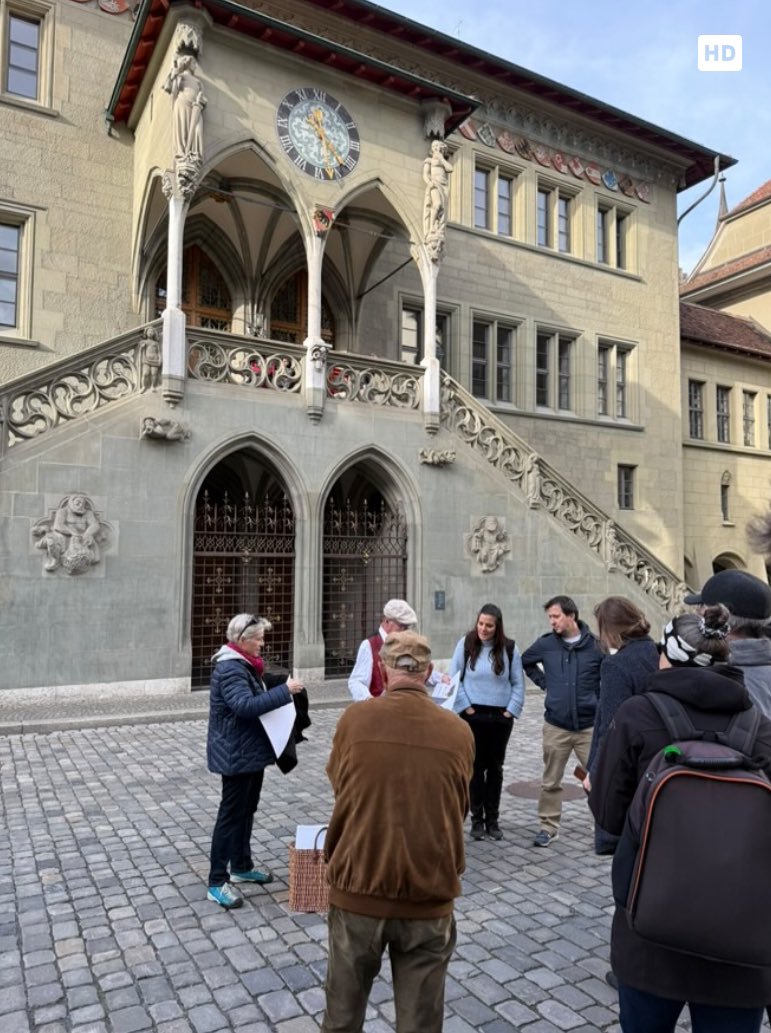 #Hugenotten
Premiere der Stadtwanderung „Hugenotten in Bern“ bei prächtigem Wetter und tollem Publikum, das gebannt mitging.
Fotos <a href="/coralinecesca/">Coraline (o_O) 🪝📯</a>