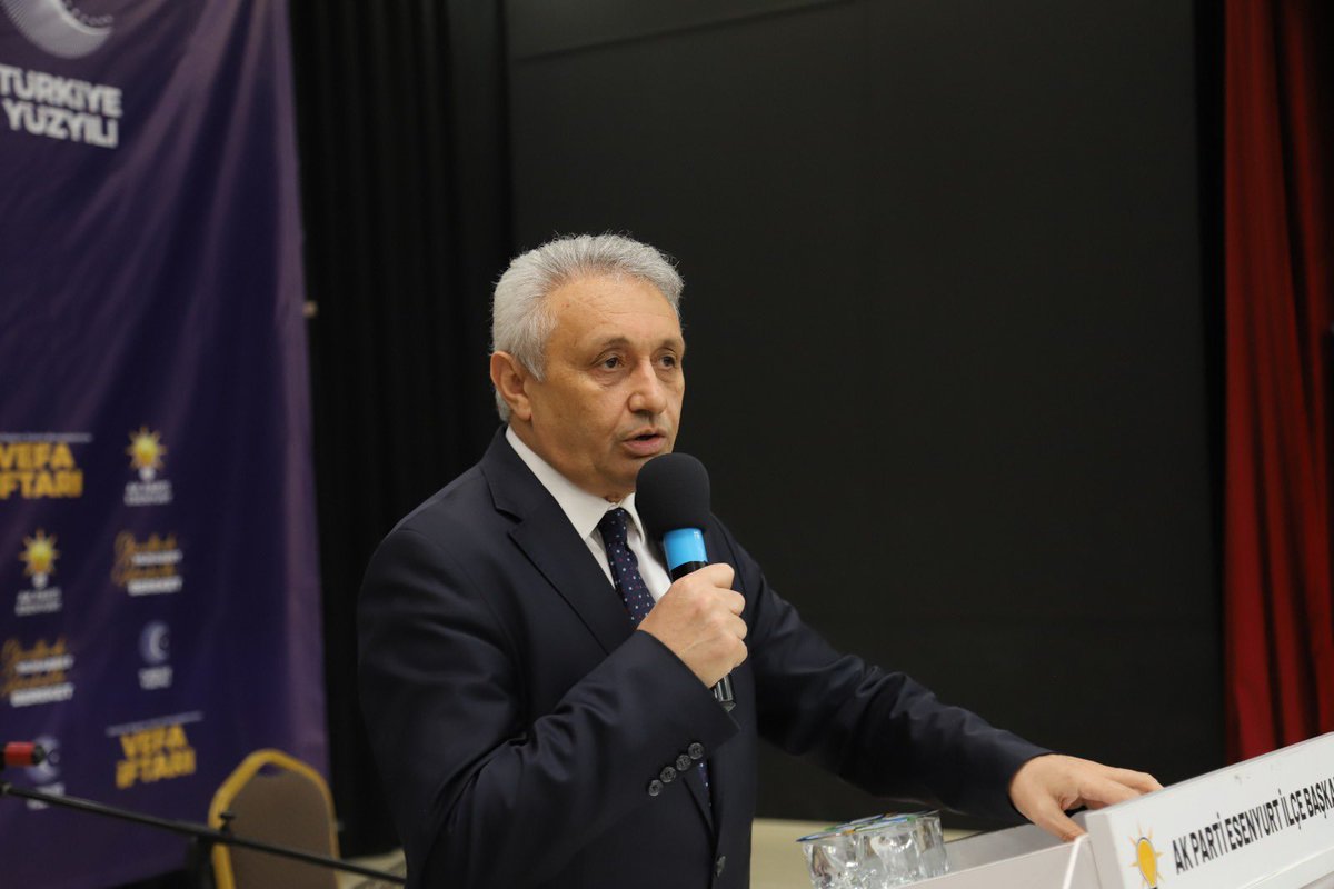 Vefâ; daima ileri yürürken arkanda bıraktığını geride koymamak, gönülde her zaman hatırlamaktır. 

Vefâ; dostluğun asaletine, bir dua sonrası verilen sözlere, hayata olduğu kadar hayallere de sadakatle bağlı kalmaktır. 

Vefâ; uhuvvetin ve muhabbetin her türlü dünyevi kaygıların