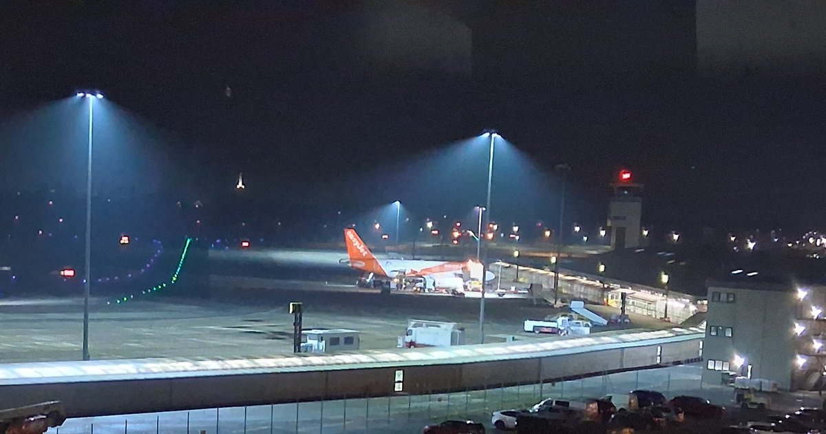 Nice view from the <a href="/HolidayInn/">Holiday Inn by IHG</a> at <a href="/SouthendAirport/">London Southend Airport</a> . Just a solitary <a href="/easyJet/">easyJet</a> A319 on the apron, but they'll be basing 3 A320neo here for the summer, so a major expansion.