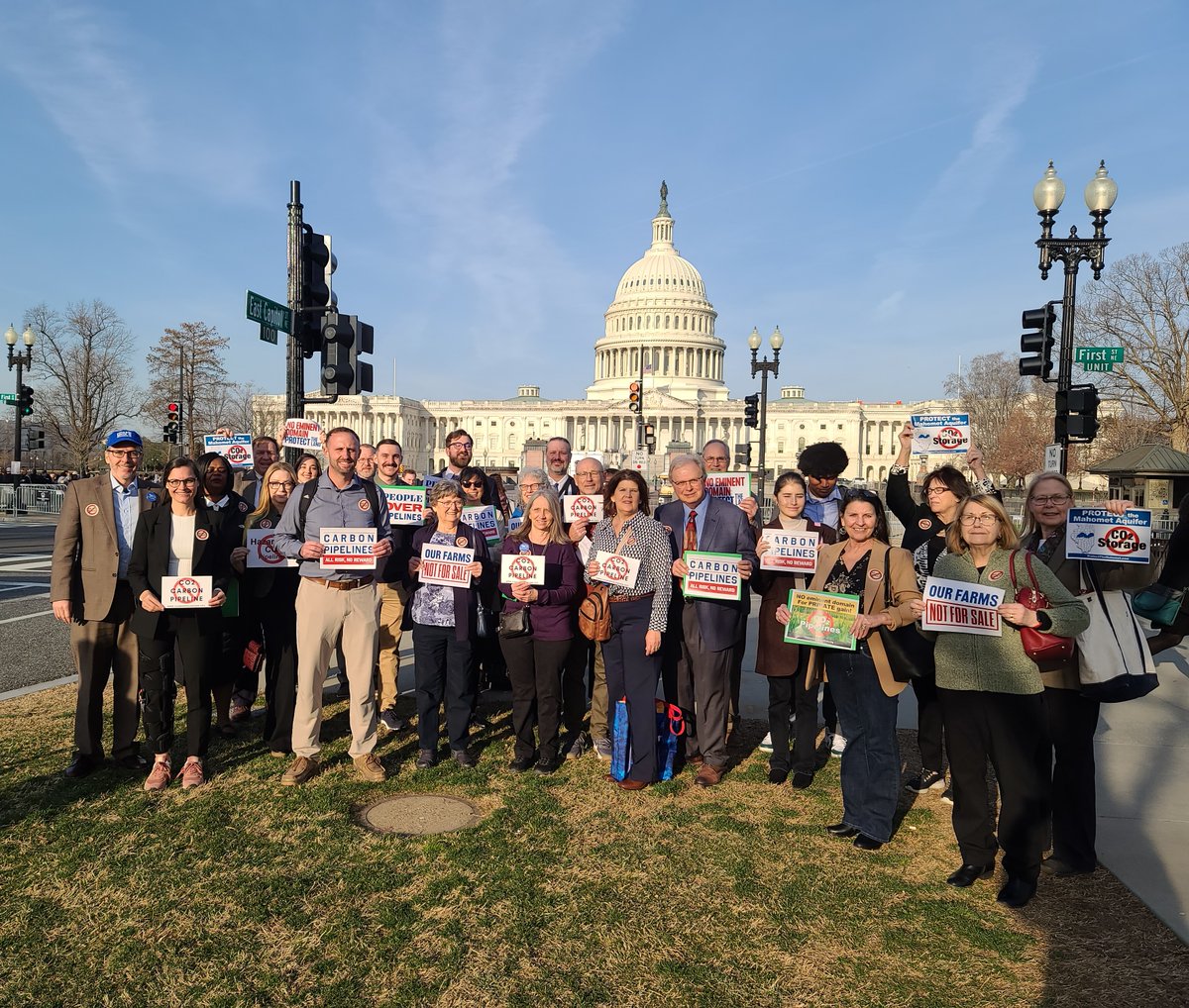 📱 CALL IN DAY 📱 We’ve been joining people from across the US in meeting with elected officials to share concerns about carbon capture projects. And now, we need YOU to keep the pressure on.

Call 866-582-4813 this Thursday and tell your rep not to waste taxpayer money on CCS!