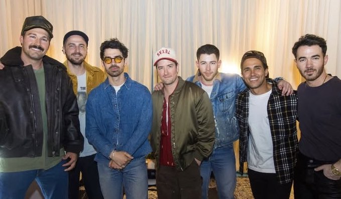 prettybaddieb_'s tweet photo. BIG TIME RUSH X JONAS BROTHERS https://t.co/V91scbUVeQ