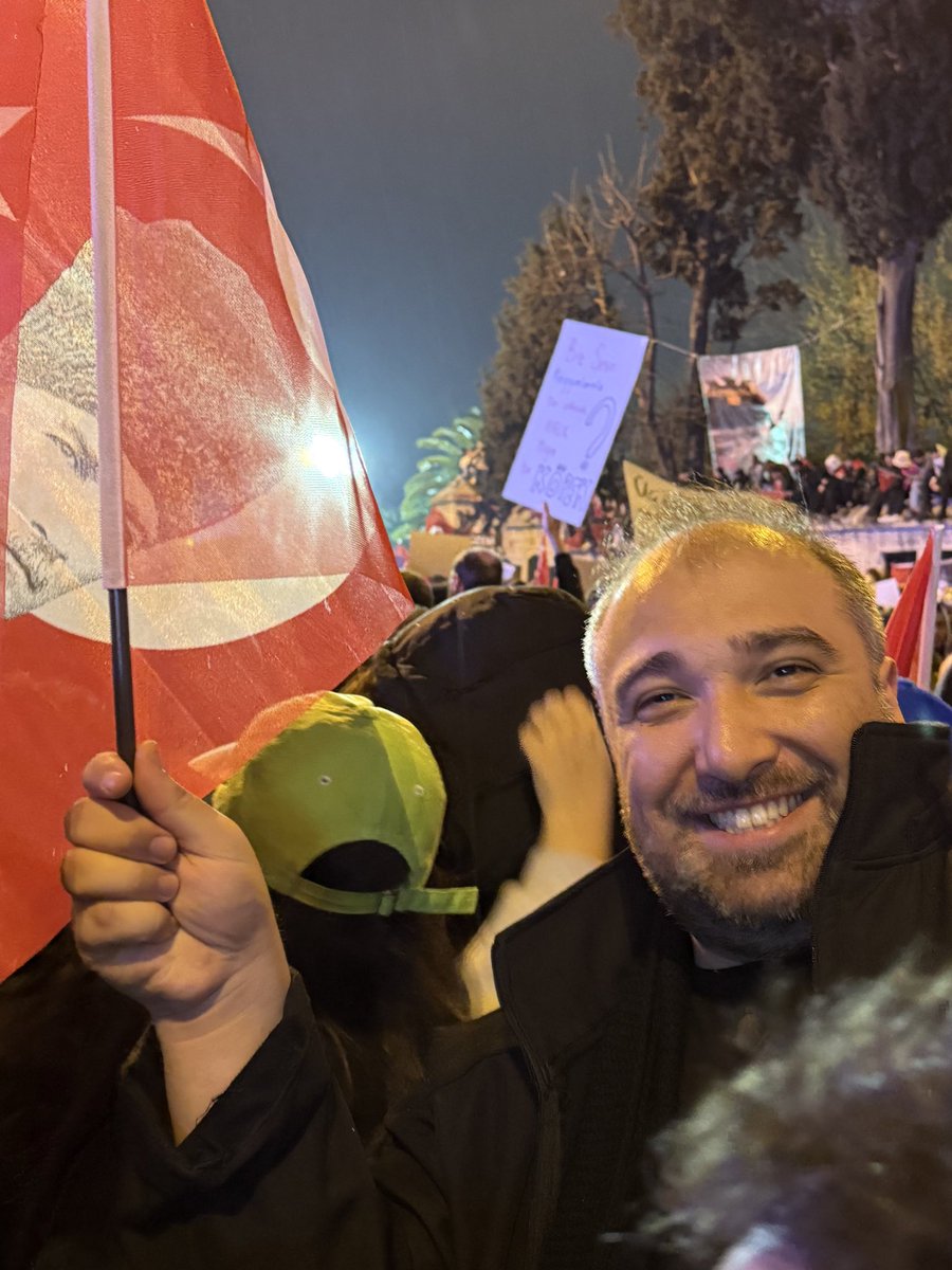 ozgurturhan38's tweet photo. #DevletiminYanındayım https://t.co/0qA8TYsbNB