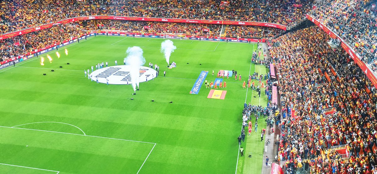 En Mestalla, partidazo.

🇪🇸 🆚 🇳🇱

#UEFANationsLeague
#football
#ilovefootball