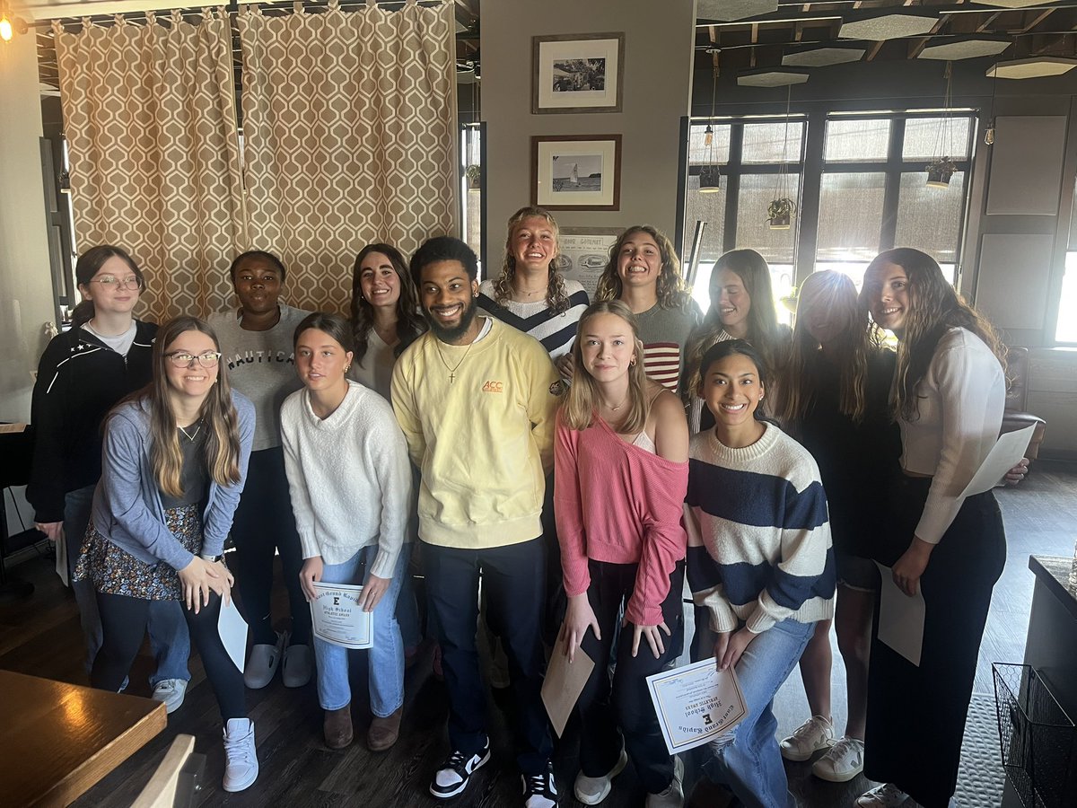 Thanks to all the families and players for remarkable banquet as we recap a thankful season as a program! So many memories and unbreakable life bonds created through the game of basketball for LIFE overall! #EGR #Family