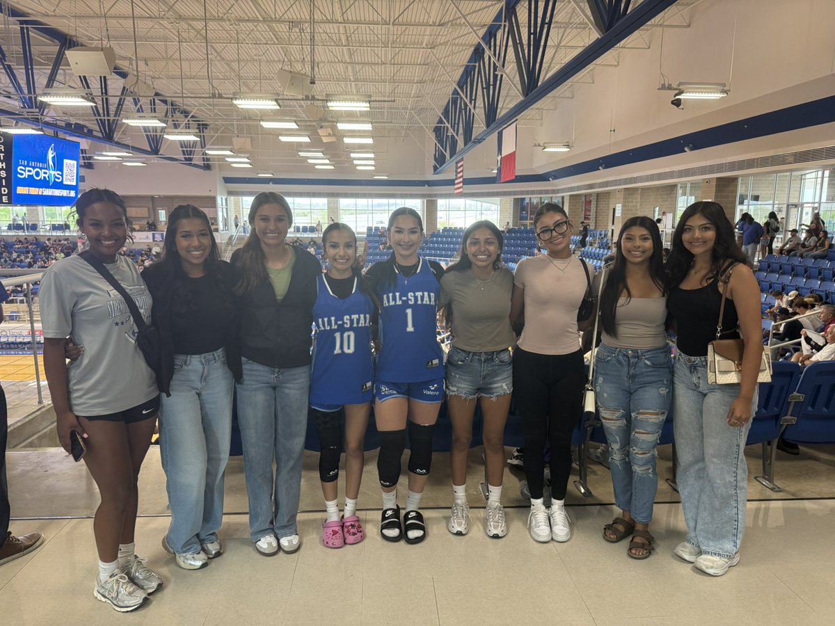 HoopsMustang's tweet photo. S/O to all the Natalia families, athletes, and coaching staff that came to support Abi and Yahdi today! #FAMILY https://t.co/39Mt07bpkX