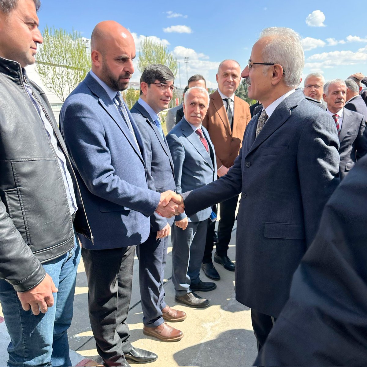 📍 AK Parti Batman İl Başkanlığı 

Ulaştırma ve Altyapı Bakanımız Sn. Abdulkadir Uraloğlu’nu AK Parti İl Başkanlığımızda  ağırladık. 

Beşiri’mizde planlanan ulaşım projelerinin kazandırılması, alt yapı ve üst yapı hizmetlerinin geliştirilmesi süreci başta olmak üzere pek çok