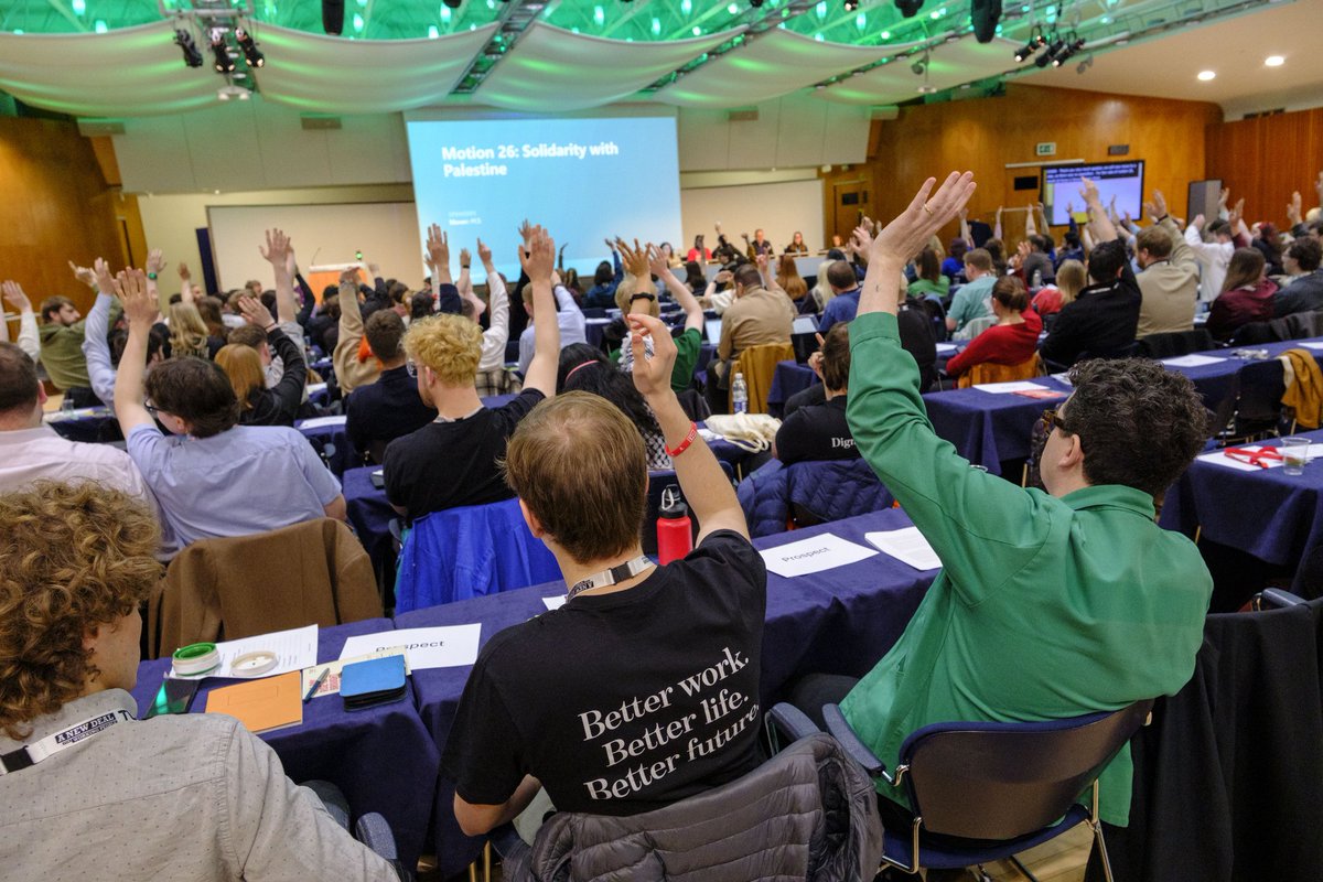 Amazing to hear from so many young activists this weekend on the campaigning &amp; organising they are doing. 

We debated the rise of the far right, organising young workers &amp; the dire state of housing for young people. 

So many powerful stories &amp; contributions

#YoungWorkers25