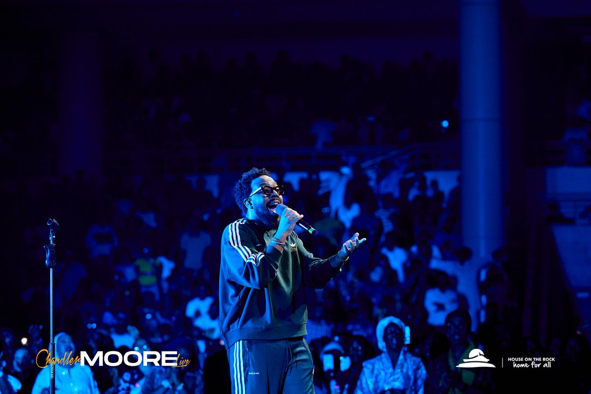 TheExperienceLG's tweet image. Everywhere we turn, God's love is undeniable!

Moses Bliss and Chandler Moore join hearts and voices in worship, pouring out love to the One who first loved us.

🎶 This Your Love 🎶

#ChandlerMoore
#ChandlerMooreLive
#WorshipExperience
#HouseOnTheRock