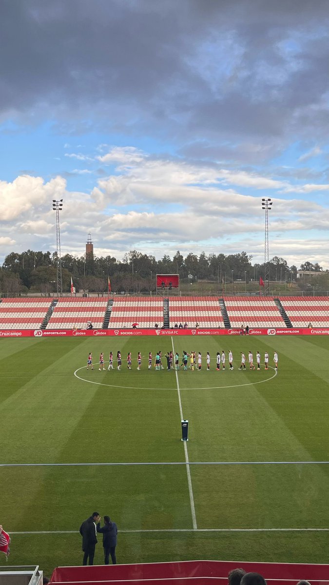 dayi_sevilla's tweet photo. Derbi Andaluz ⚽️🟩⬜️ en el Estadio Jesús Navas entre el @SevillaFC_Fem - @GranadaCF_Fem con la presencia de @montse_tome @rfef y @DeporteAND @RFAF #futfemtop https://t.co/7R7JLymY40