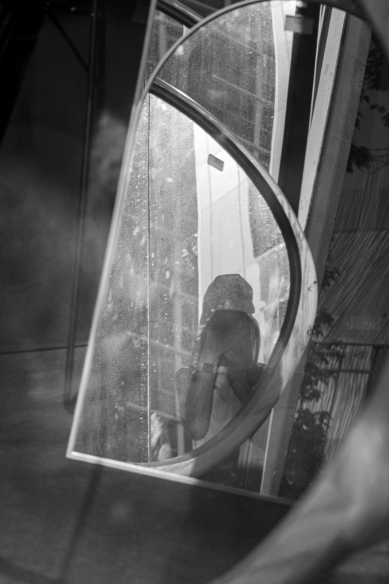 tahniaroberts's tweet image. Selfie Monday🤳🤳🤳

#selfie #mirror #imagemaking #reflection #urbanexplorer #streetphotography #visalartist #photographer #blackandwhitephotography
