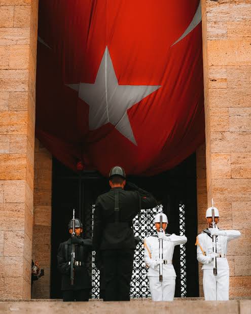 Selam olsun Türk Ordularının Hakanına.

Daima #AtatürkünİzindeveEmrindeyiz

#MeydanlarBizimdir