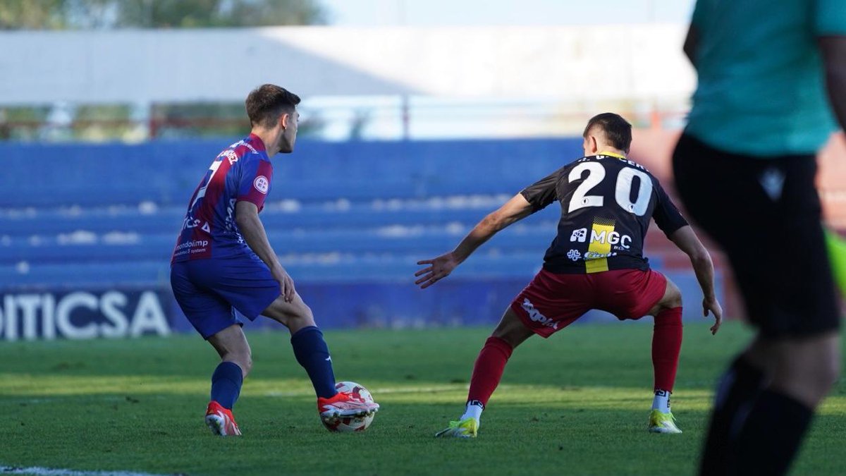 🔝 Aquest 2️⃣0️⃣ té moltes cosetes.

🍿 Quina assistència, <a href="/Carlos_GH11/">Carlos Gilbert</a>!

#AlziraOlot #2RFEF3 #TornemAmbTu