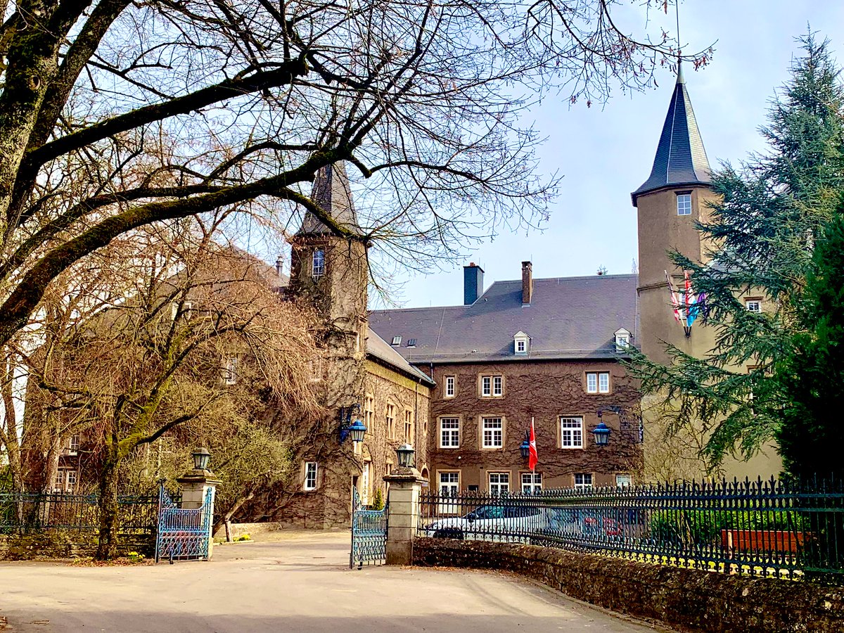 joukoleinonen's tweet image. Great visit to #Differdange, the 3rd largest city of Luxembourg🇱🇺. Thank you Bourgmestre Guy Altmeisch for showing your city, an important center for the steel industry and home of @FCDeifferdeng ⚽️
🇱🇺🇫🇮🇪🇺