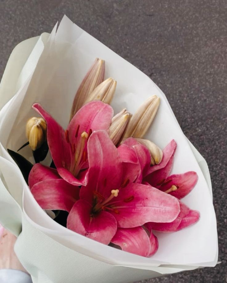 fairyprxncess's tweet image. Lilies bouquet