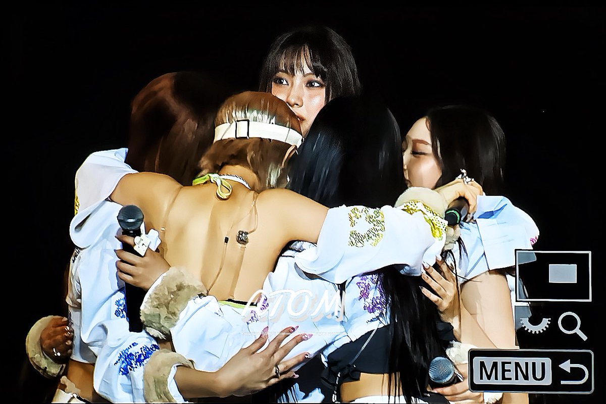 atom_mj0507's tweet image. 250323 ComplexConHK25
🐻🦦🐱🐶🐹forever ❤️
#민지 #Minji
#하나 #Hanni
#다니엘 #Danielle
#해린 #Haerin
#혜인 #Hyein
#NJZ