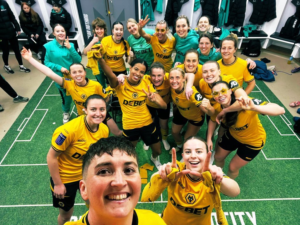 Bethmerrick2's tweet image. Black Country derby W 💫 😎🐺🖤