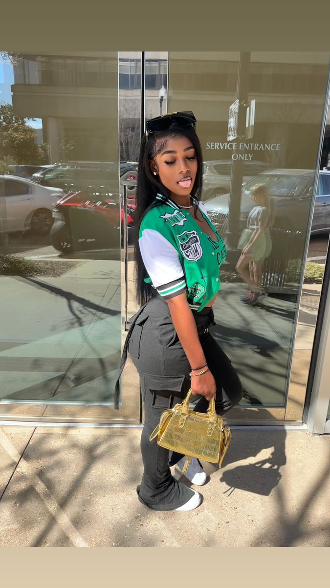 Only1Hellaa's tweet photo. 🤤His BIGGEST Problem💚🫶🏽 https://t.co/EewmPTtqKb