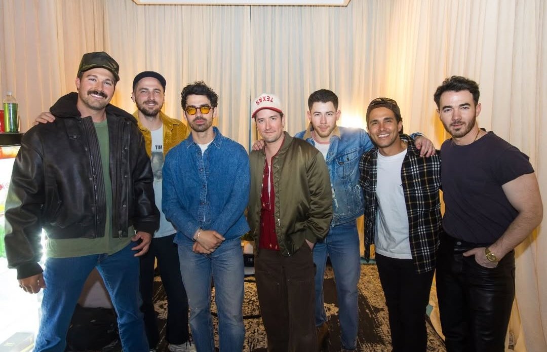 Rushers Latinoamérica (@rusherslatam) on Twitter photo ¡EL SUEÑO SE VOLVIÓ REALIDAD! JONAS BROTHERS & BIG TIME RUSH JUNTOS ❤️🥹
Ahora solo necesitamos una increíble colaboración entre ambas bandas <a href="/jonasbrothers/">Jonas Brothers</a> <a href="/bigtimerush/">Big Time Rush</a> ¡EL SUEÑO SE VOLVIÓ REALIDAD! JONAS BROTHERS & BIG TIME RUSH JUNTOS ❤️🥹
Ahora solo necesitamos una increíble colaboración entre ambas bandas <a href="/jonasbrothers/">Jonas Brothers</a> <a href="/bigtimerush/">Big Time Rush</a>