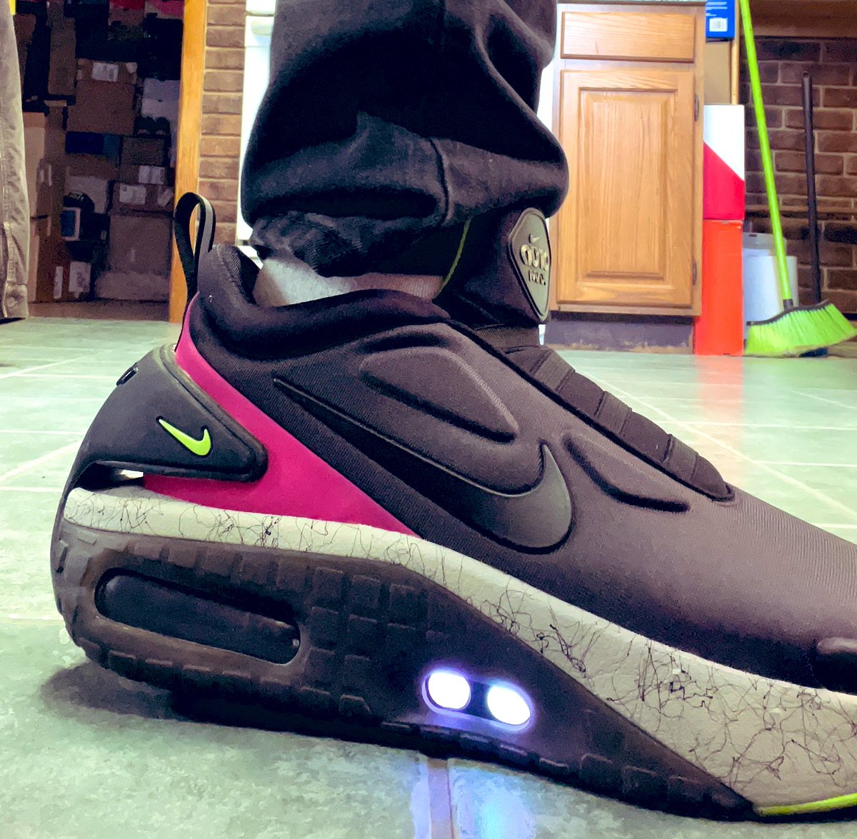 lonerwolf22's tweet photo. Day 23 of #marchMAXness #airmaxmonth bringing out the #backtothefuture inspired #automax in the black/slime green/ violet color way. Love these things and the Siri Shortcuts 😂. @Nike bring back the app! https://t.co/xfOWxQ9A2O