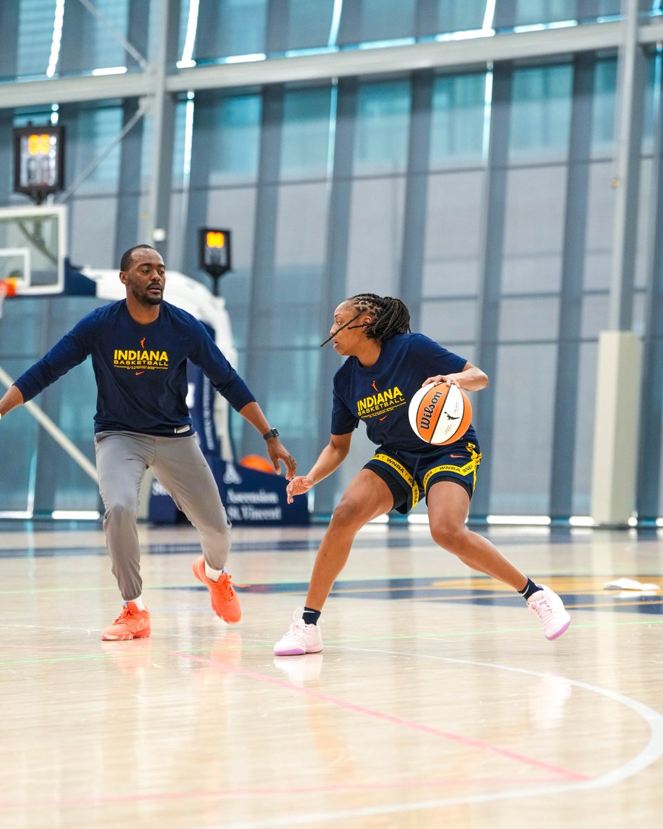 IndianaFever's tweet photo. it’s Kelsey Mitchell.

🔥🔥🔥 https://t.co/vCsLVvHKYn