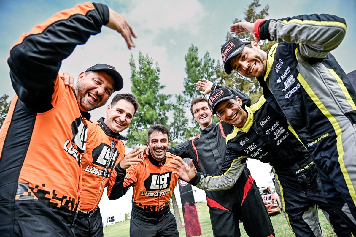 Festejo a lo grande en Gualeguay 🍾

🥇Agustín Mondani - Matías Bregant 
🥈Guillermo Pitón - Juan Capurro
🥉Tomás Terraza - Joaquín Tofay

#rally #rallygualeguay #actc 
📷 <a href="/danielhalac/">Dani Halac</a>