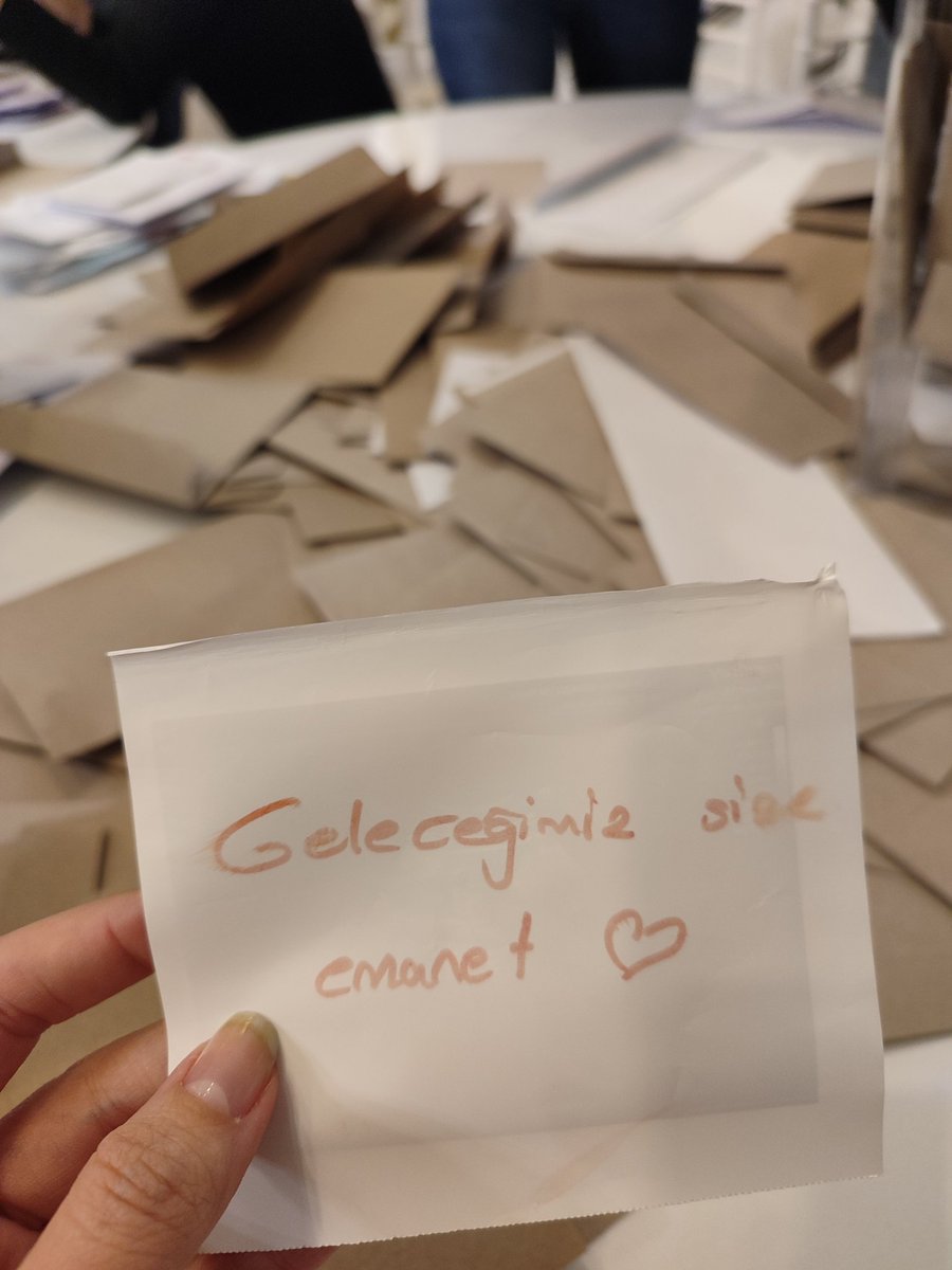 hocahanım (@sacmalamaburcu) on Twitter photo Vallahi de siz bu milleti yenemezsiniz billahi de 😥 Açtığımız zarftan çıkana bakın 🥺 <a href="/ekrem_imamoglu/">Ekrem İmamoğlu</a> #samsun #atakum #sandık #imamoğlu Vallahi de siz bu milleti yenemezsiniz billahi de 😥 Açtığımız zarftan çıkana bakın 🥺 <a href="/ekrem_imamoglu/">Ekrem İmamoğlu</a> #samsun #atakum #sandık #imamoğlu
