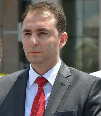 gbozkussiir's tweet photo. Sana ve arkadaşlarına öyle bir özür borcu var ki bu memlektin... 

Oysa rüşveti alıp görmezden gelebilrdiniz memleketin çalınan paralarını...

Kağıdını bile israf edemeyecek bir terbiyenin sahibi sizler on yıldan fazladır hücrelerde evlatlarınıza hasretken bugün birileri ... https://t.co/3t95amBbpU